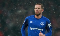 米兰体育官网-鹈鹕末节风暴，东决预演？新奥尔良窒息防守击沉快船