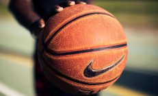 米兰-哈登点燃降维打击之夜，76人用NBA的火焰，烤焦了北京队的篮球梦