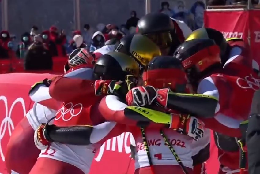 包含奥地利队绝杀日本队，奥恰洛夫点燃赛场的词条